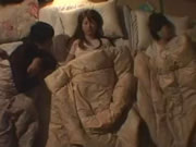 到女友家三人一張床與她姐妹愛愛